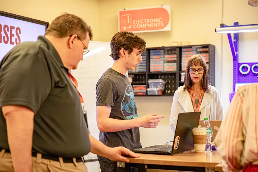 Alumni learn about student projects in the Innovation and Creativity Lab