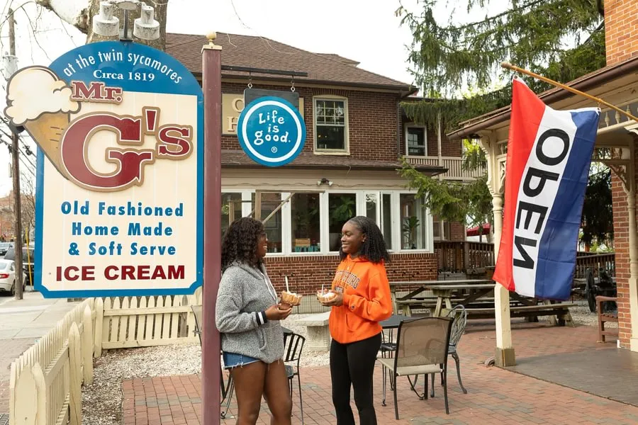 Students enjoy ice cream at Mr. G’s in Gettysburg.