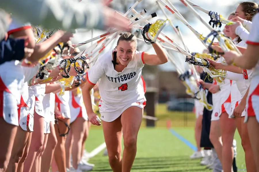 Julie Breedveld ’26 prepares to take the field.