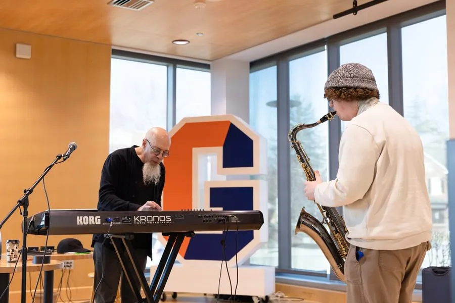 Nick Alimo ’29 plays alongside Jordan Rudess
