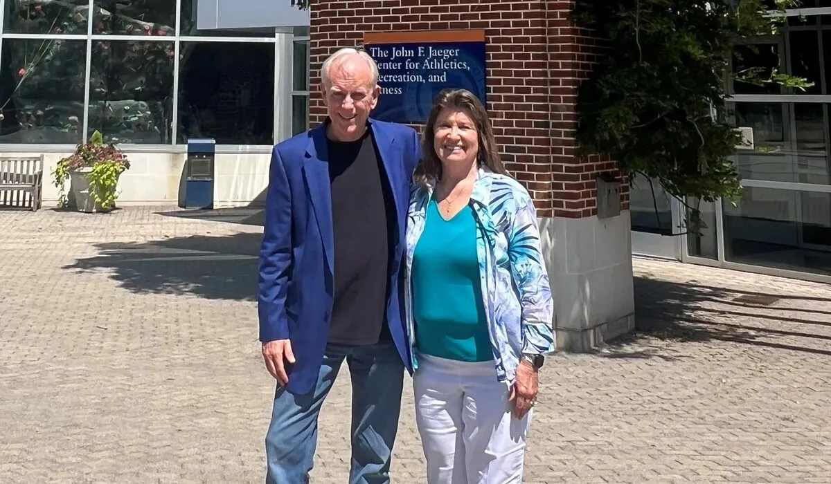 Gordie and Carol Beittenmiller stand in front of The John F. Jaeger Center for Athletics, Recreation, and Fitness.