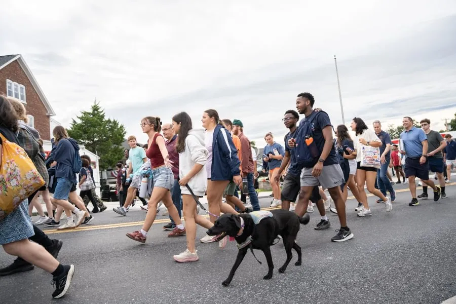  The Class of 2030 on their First-Year Walk