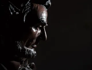 A bust of Abraham Lincoln.